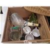 Image 4 : 2 BOXES OF BOTTLES AND GLASS