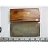 Image 1 : BUCK KNIFE SHARPENER (ARKANSAS STONE #35) IN WOODEN BOX