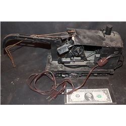 ZZ-CLEARANCE TRAIN CRANE CAR ANTIQUE FILMING MINIATURE
