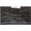 Image 2 : THE GREAT WALL COMMANDER LIN MAE LEATHER GLOVES