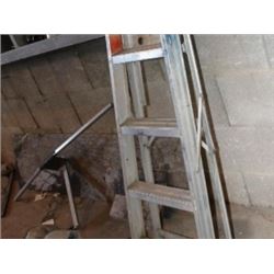 STEP LADDER