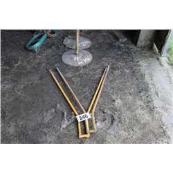 2 STANDS & 2 STEEL BRACES