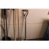 Image 1 : SHOVELS & MOPS