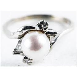 Estate - 10kt Gold Ring Size 7.5 Culture Pearl and 2 Diamond
