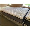Image 1 : King Size Deluxe Plush medium firm mattress (floor model)