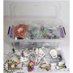 LOTS OF ASSORTED GEMSTONE, CRYSTAL AND GLASS