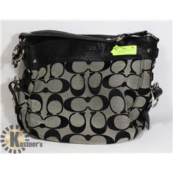 AUTHENTIC WOMAN’S COACH PURSE,EXCELLENT