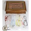 Image 1 : VINTAGE WOOD GLASS TOP JEWELRY BOX FULL OF