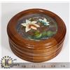 Image 1 : VINTAGE WOOD GLASS TOP JEWELRY BOX FULL OF