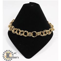 LARGE LOOP NECKLACE WITH DISPLAY