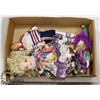 Image 1 : FLAT OF COLLECTIBLE DOLLS