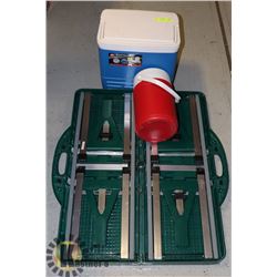 2 PLASTIC COOLER - IGLOO 15 LITER &  COLEMAN 1 GAL