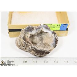 BOX WITH CUT GEODE - 4 1/2"L X 3"W X 3"H -