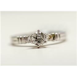 86) 10KT WHITE GOLD DIAMOND RING. SIZE 7.5