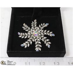 STUNNING RHINESTONE ESTATE  BROOCH
