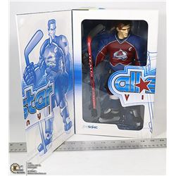 ALL STAR VINYL DELUXE JOE SAKIC FIGURE