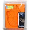 Image 1 : MILLENNIUM FALCON ICE TRAY NEW STARWARS