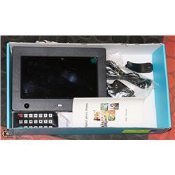 NEW DIGITAL PHOTO FRAME WITH REMOTE,
