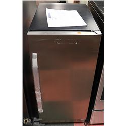 DANBY SILHOUETTE SELECT SERIES - MINI FRIDGE WITH