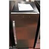 Image 1 : DANBY SILHOUETTE SELECT SERIES - MINI FRIDGE WITH