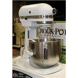 WHITE KITCHENAID 260 WATT, 10 SPEED