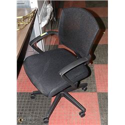 MESH BACK HYDRAULIC LIFT OFFICE CHAIR