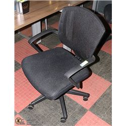 MESH BACK HYDRAULIC LIFT OFFICE CHAIR