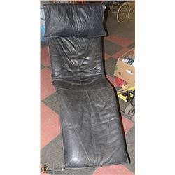 LEATHERETTE CASUAL LOUNGE CHAIR