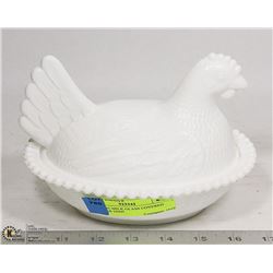 VINTAGE MILK GLASS HEN ON A NEST COVERED DISH