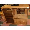 Image 1 : OAK FINISH ENTERTAINMENT STAND