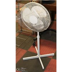 OSCILLATING FLOOR FAN