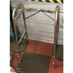 FOLDING WALKER