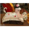 Image 1 : SHOWHOME DECORATIVE FRENCH POODLE ON PILLOW