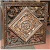 Image 1 : 31 IN SQUARE WALL HANGING