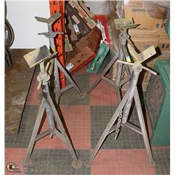 2 PIPE STANDS
