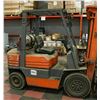 Image 1 : TOYOTA PROPANE FORKLIFT WITH TANK, 5000LB CAPACITY
