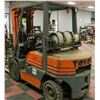 Image 3 : TOYOTA PROPANE FORKLIFT WITH TANK, 5000LB CAPACITY