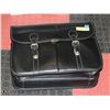 Image 1 : BLACK BRIEF CASE (SLIGHT DAMAGE ON BOTTOM CORNERS)