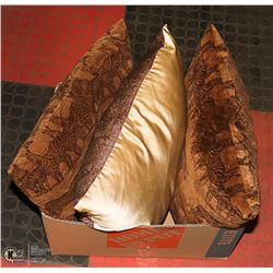 LOT OF 3 SHOWHOME DECORATIVE PILLOWS