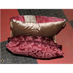 LOT OF 2 SHOWHOME DECORATIVE PILLOWS