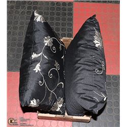 LOT OF 2 SHOWHOME DECORATIVE PILLOWS