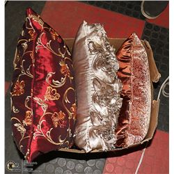 LOT OF 3 SHOWHOME DECORATIVE PILLOWS