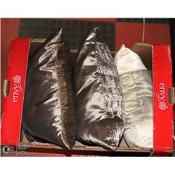 LOT OF 3 SHOWHOME DECORATIVE PILLOWS