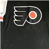 Image 2 : 2019-20 PHILADELPHIA FLYERS TEAM SIGNED JERSEY w/ VORACEK, NISKANEN, RAFFI + MORE...