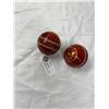 Image 2 : 2 5 1/2 oz Handstitched Leather Cricket Balls