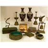 Image 1 : A MISCELLANEOUS GROUP OF DECORATIVE ITE
