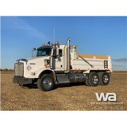 2015 KENWORTH T800B T/A DUMP TRUCK