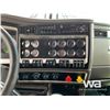 Image 11 : 2015 KENWORTH T800 T/A SLEEPER TRUCK TRACTOR
