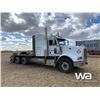 Image 2 : 2008 PETERBILT 367 TRI-DRIVE SLEEPER TRUCK
