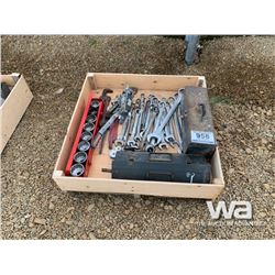 COMBO WRENCHES, 3/4" & 1" SOCKET SETS